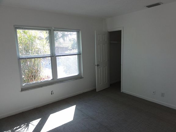 5th image of 306 NE 5th Ct APT 6