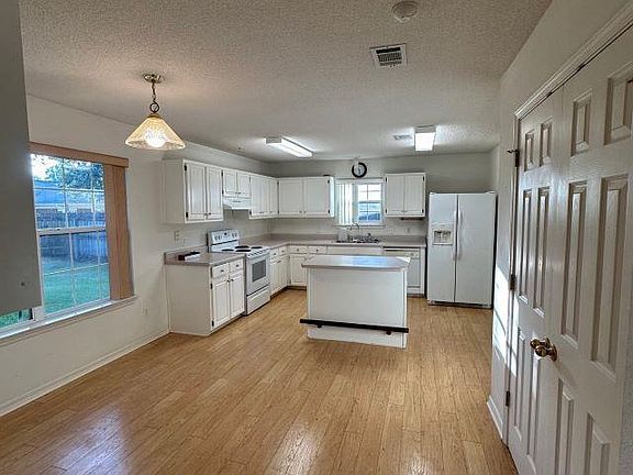 5th image of 1037 Meyer Way