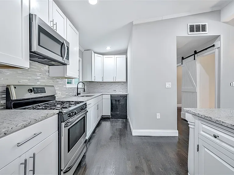 Godfrey Dr SW — Photo 7