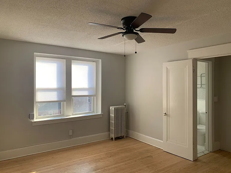 100 Howe Street — Photo 100
