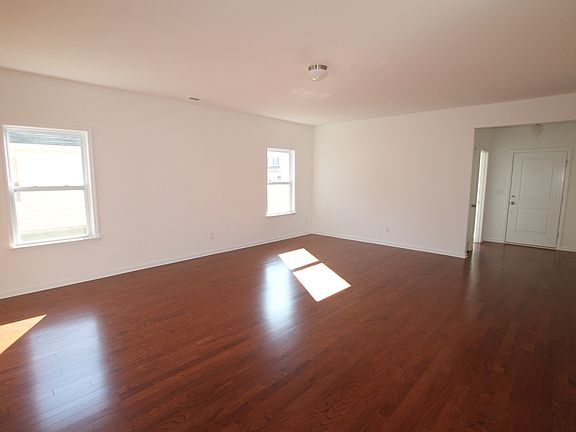 3rd image of 824 Dantzier Ct