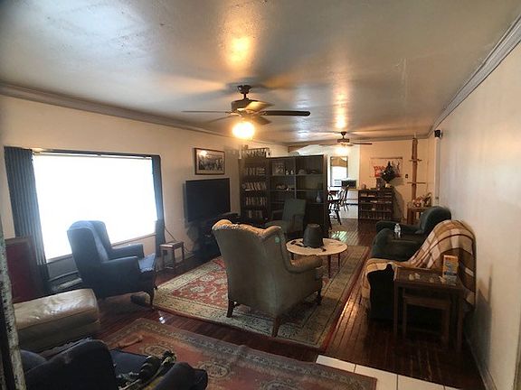 2nd image of 560 W Railroad Ave