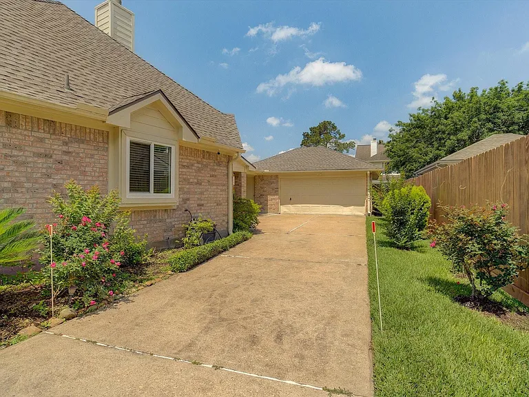 21702 Cayman Point Dr — Photo 37