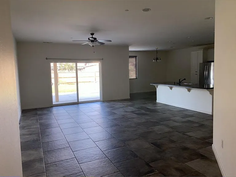 2406 Plantation Ave — Photo 2
