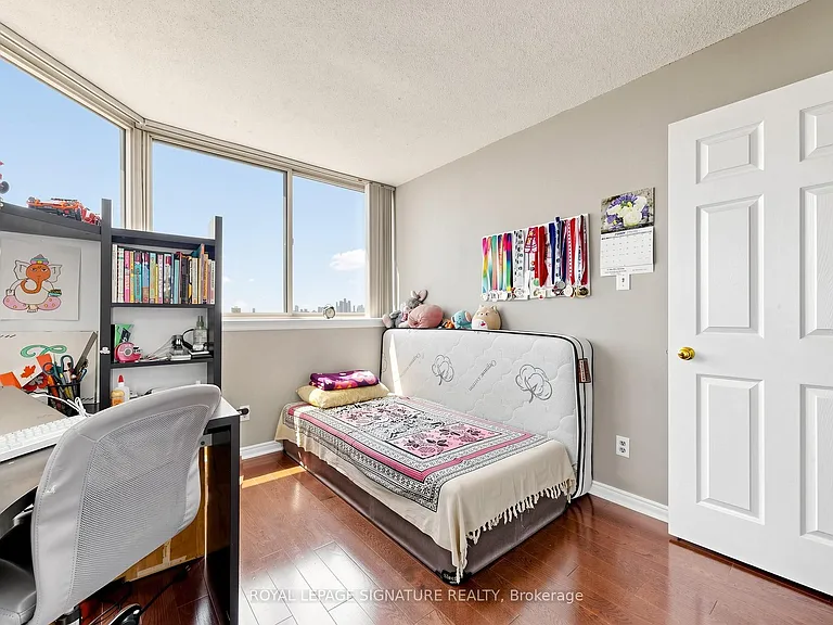 1360 Rathburn Rd E #1808 — Photo 19