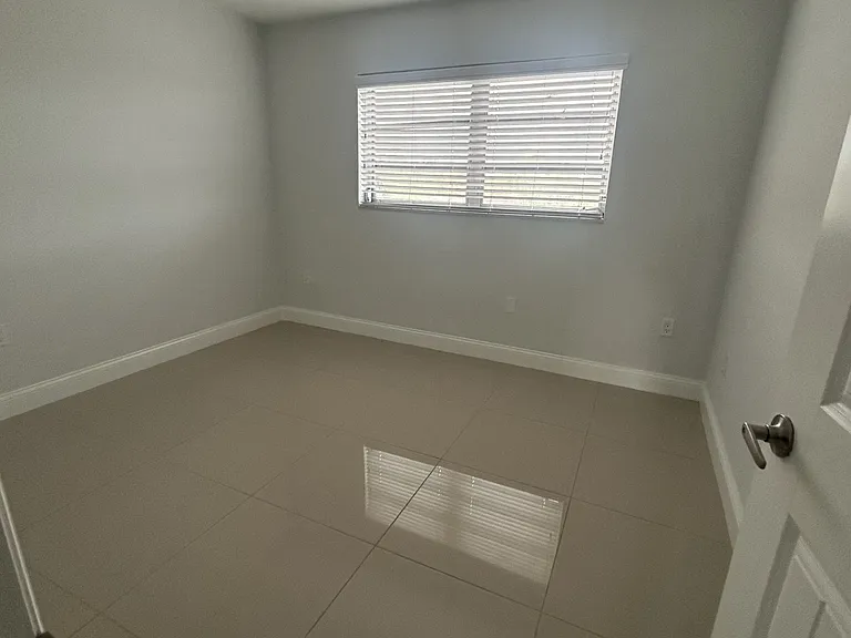 2419 SW 27th St #104 — Photo 13