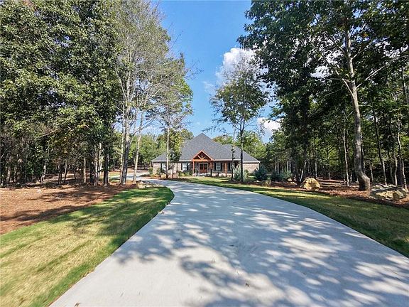2nd image of 14 Unbridled Rd