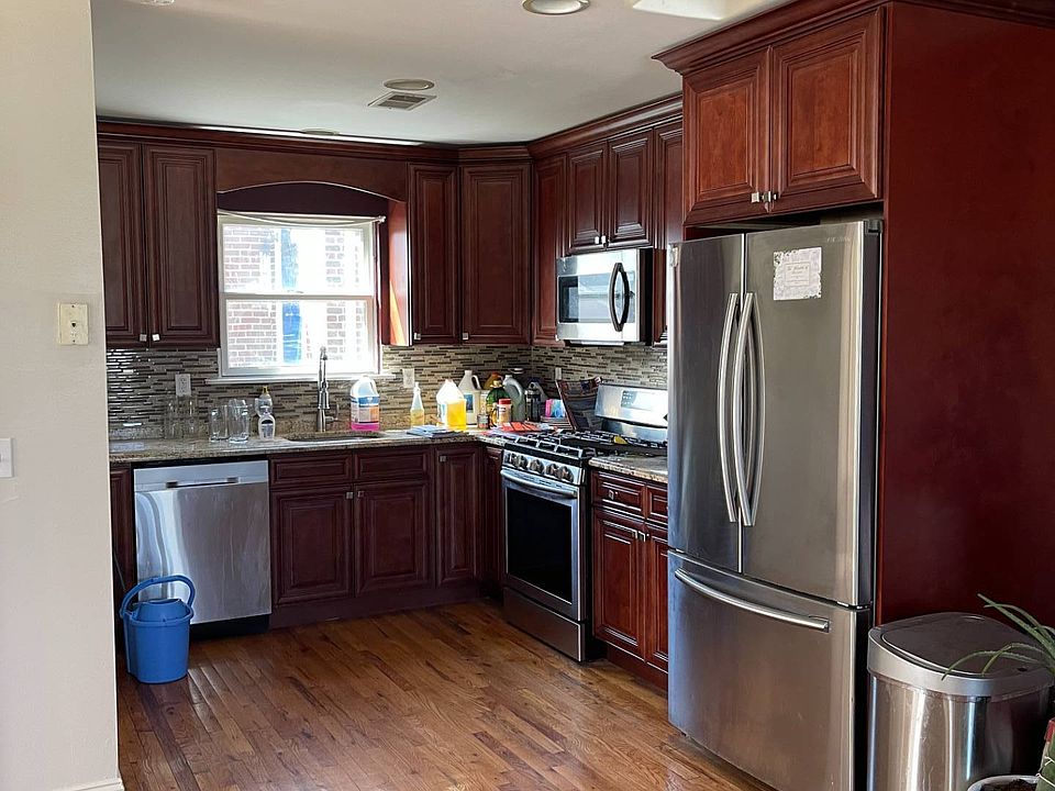 1st image of 506 New Dorp Ln