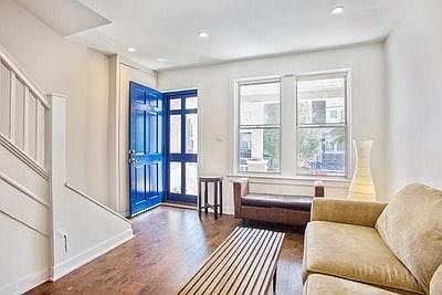 liv. room. view to entry door