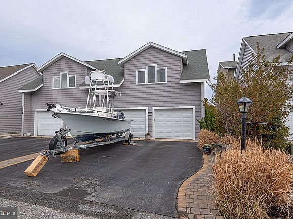 3rd image of 11 Mallard Dr E #B