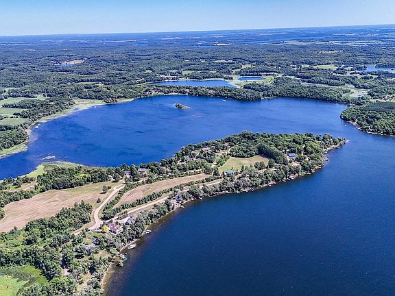 3rd image of 49779 Trowbridge Cir