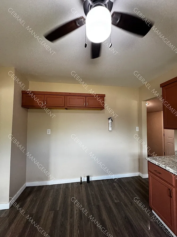 1202 Vermilya — Photo 2