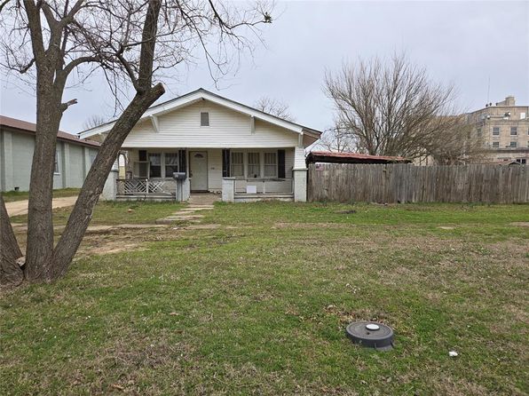 218 N 4th St, Okemah, OK 74859