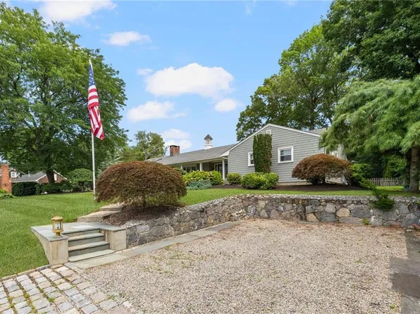 210 Wildflower Dr, Cranston, RI 02921