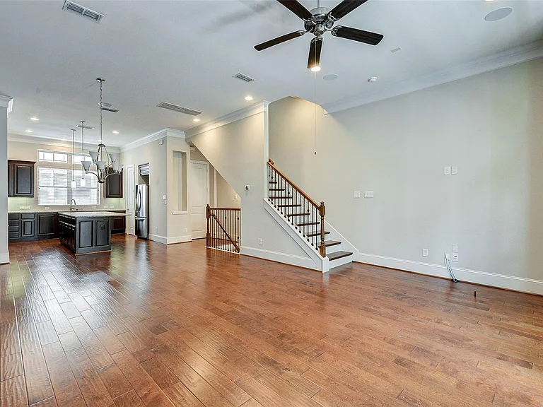 720 N Shepherd Dr — Photo 9
