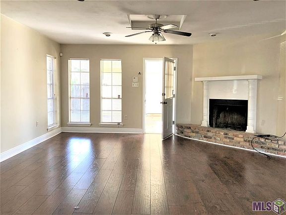 3rd image of 2125 Deerwood Dr