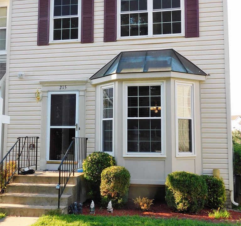 1st image of 215 Lakeview Ct