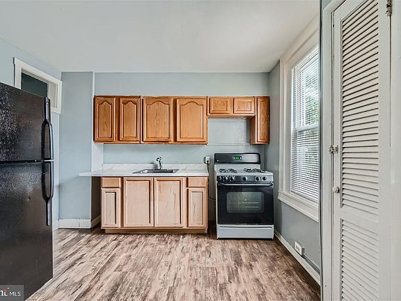 3rd image of 3162 Ravenwood Ave