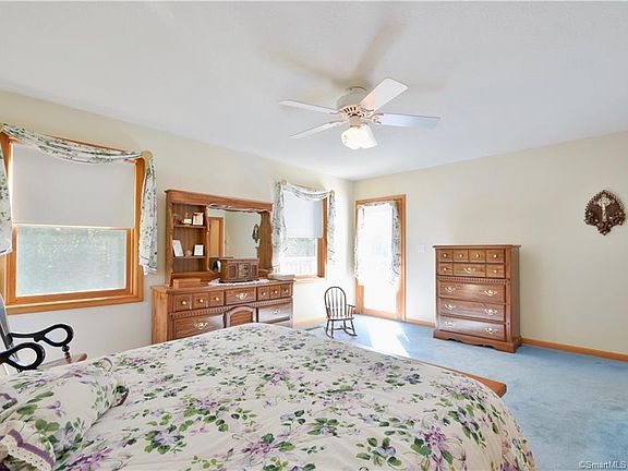 5th image of 33 Blossom Dr