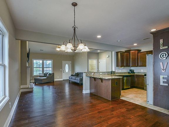 3rd image of 1332 Willow Springs Dr