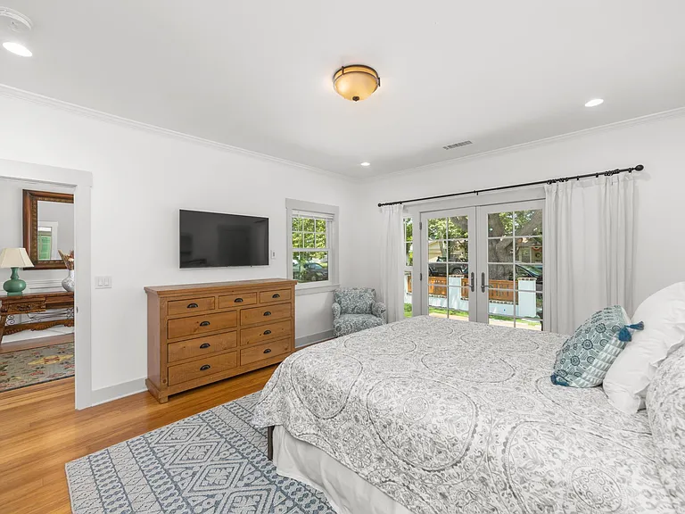 750 Coronado Ave — Photo 32