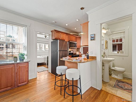 5th image of 945 N Washington Street #201
