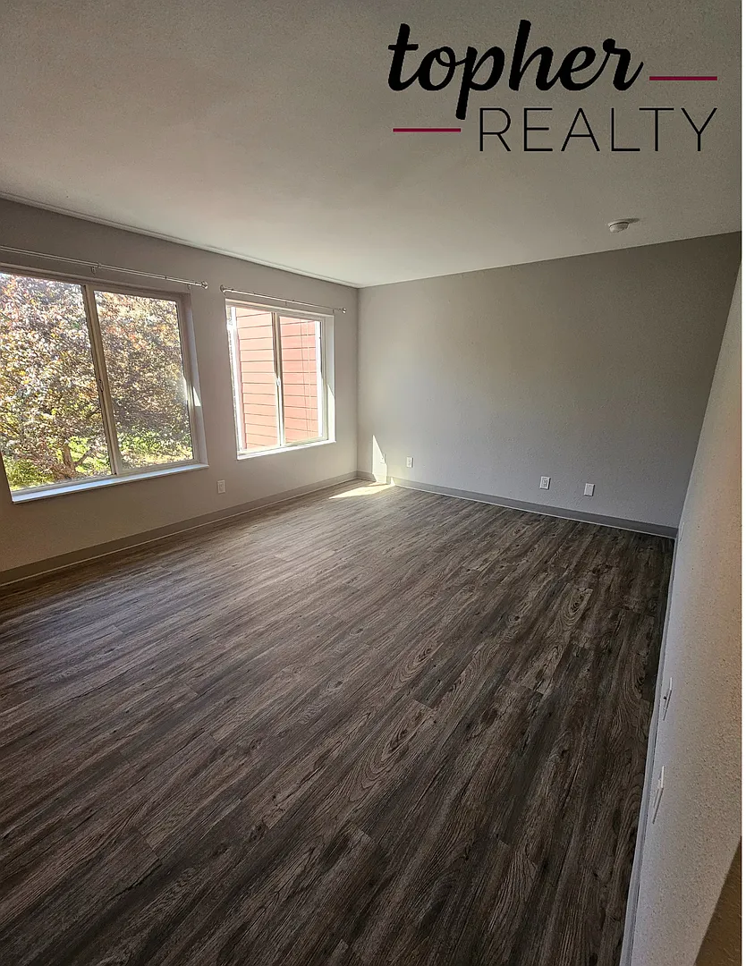 Building Photo - 2529 Ferndale Ln #202