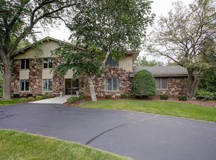 18330 Coach House Ct, Brookfield, WI 53045