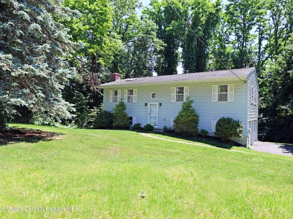 2 Verven Rd, Poughkeepsie, NY 12603