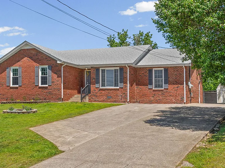 1409 Janet Way Dr — Photo 1