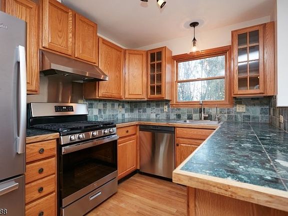 3rd image of 37 Blaine St #2
