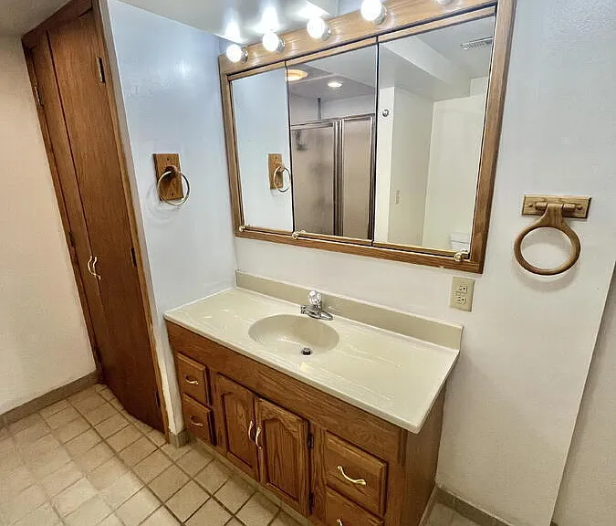 2204 Bainbridge Rd — Photo 40