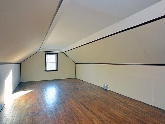 4th image of 250 Arion St E