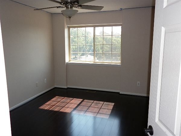 1st image of 125 E Bay Dr #1