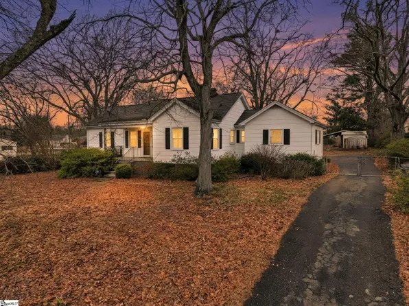 2 Monaghan Ave, Greenville, SC 29617