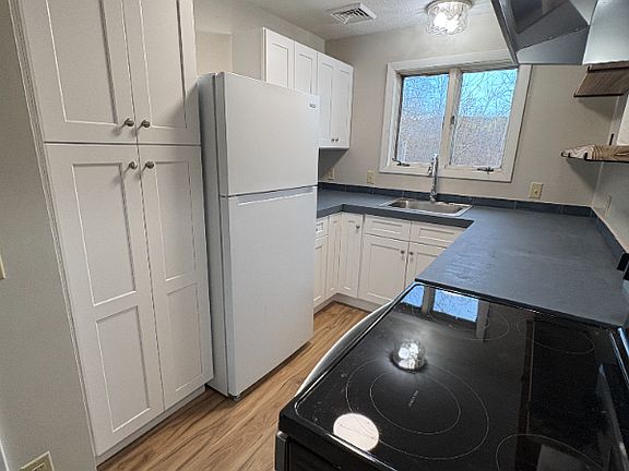 3rd image of 26 Hadley Rd #28