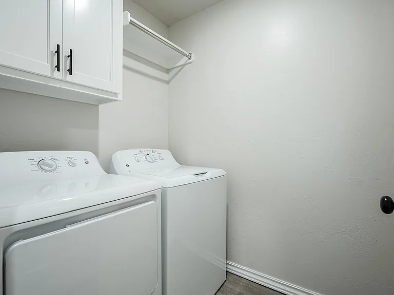 213 W Thatcher St — Photo 14