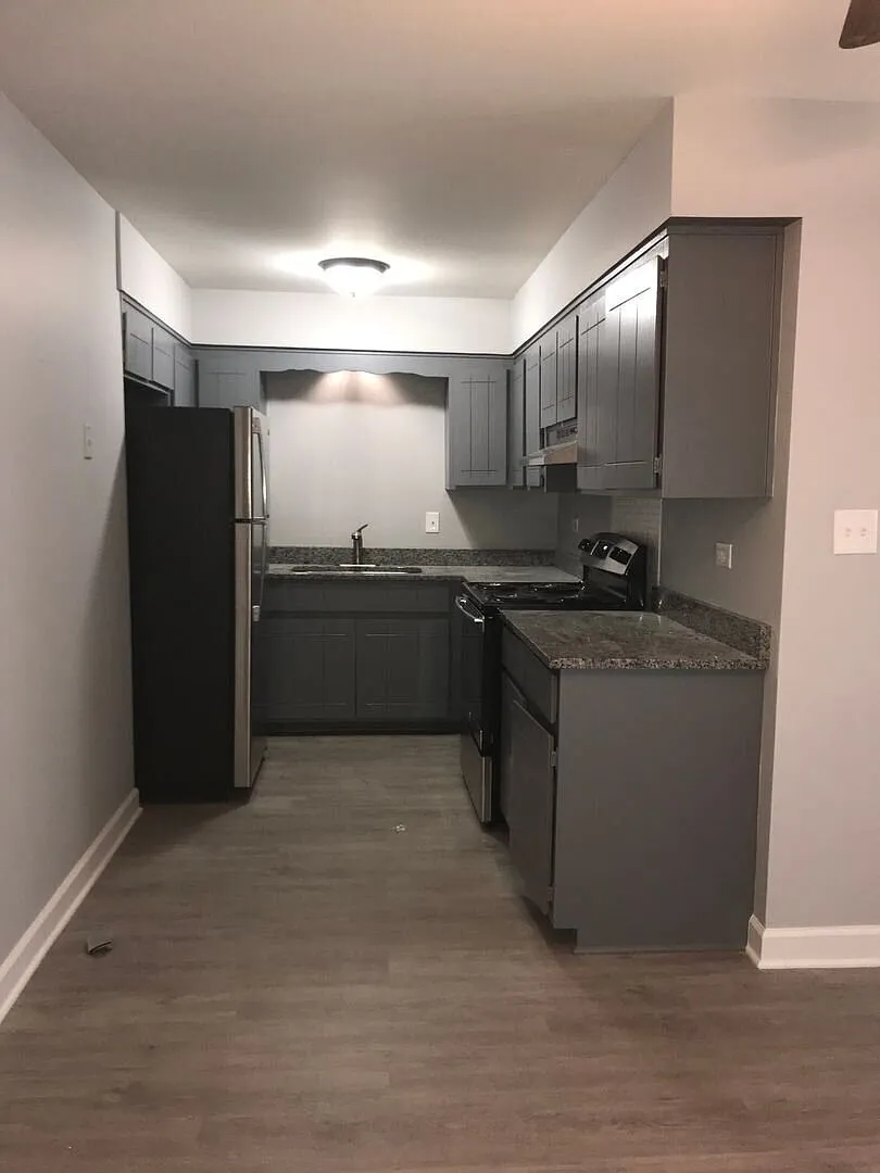 Charming 2-Bedroom, 1-Bathroom Apartment for Rent in Chicago Ridge! — Photo 2