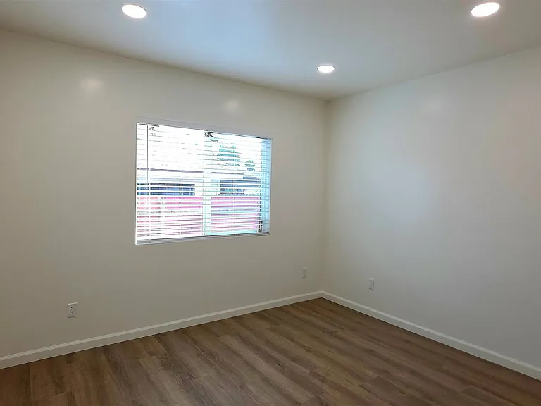 8836 Valencia St — Photo 19