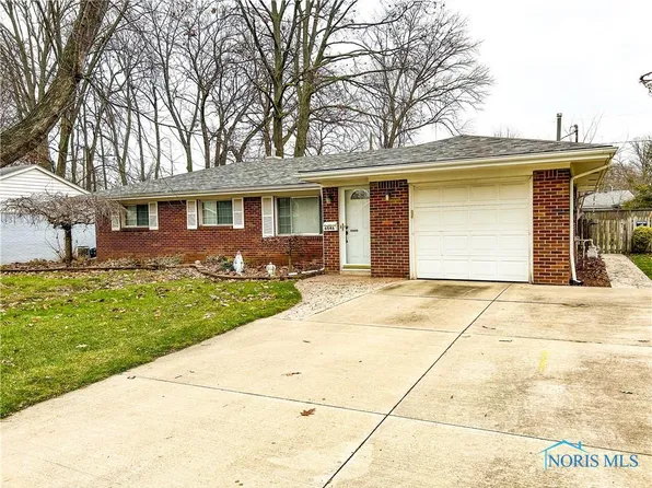 6046 E Benalex Dr, Toledo, OH 43612