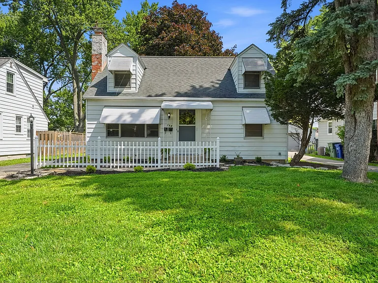 262 E Beaumont Rd — Photo 1