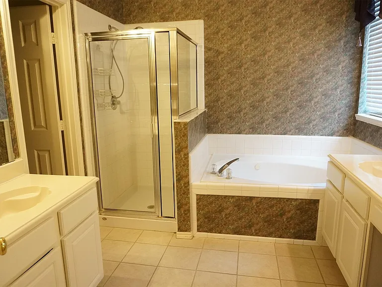 2114 Madewood Dr — Photo 11