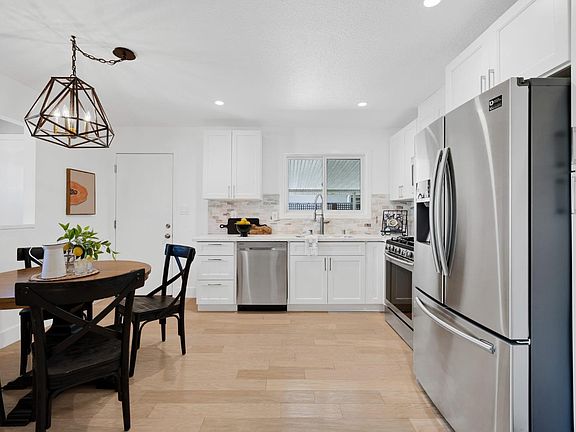 4th image of 1263 Regina Drive