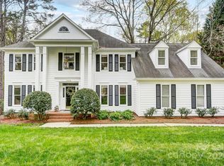 1224 Greylyn Dr, Matthews, NC 28104