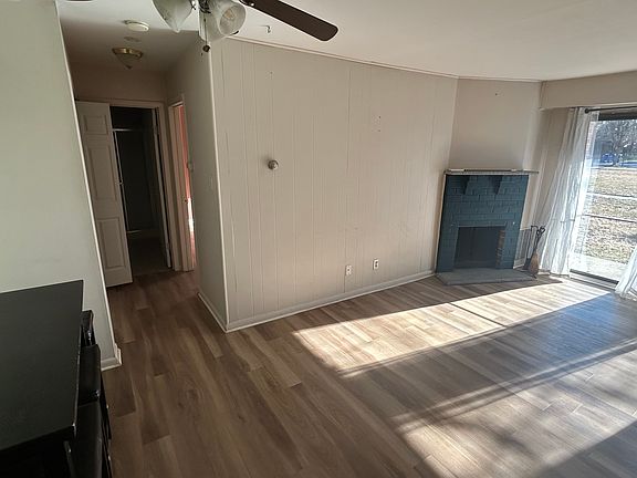 5th image of 504 Meadowbrook Dr