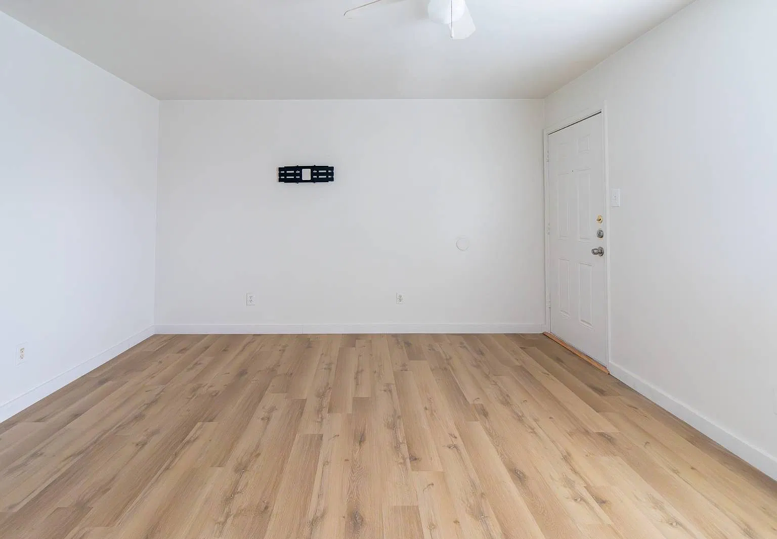 2 bed, 1.0 bath, 870 sqft, $650 — Photo 3