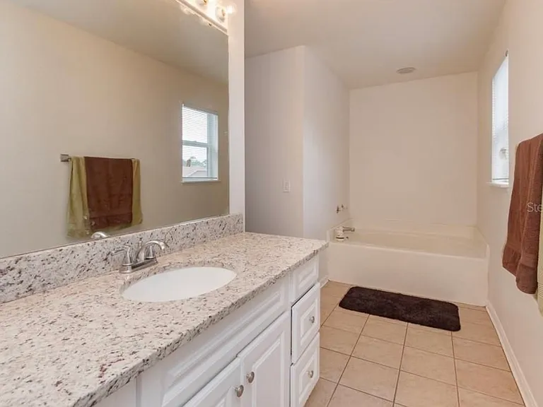 14601 Old Forest Ct — Photo 10