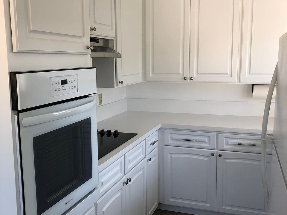 1st image of 1699 Ontario Dr #11