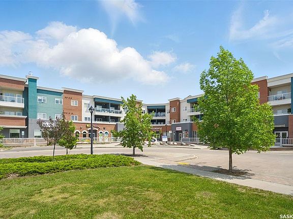 2nd image of 412 Willowgrove Sq #305