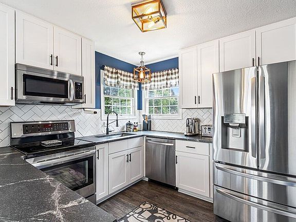 4th image of 464 Heartland Meadows Ct